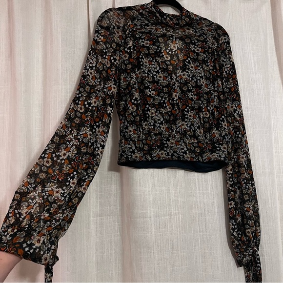 Free People All Dolled up Floral Green Cropped Blouse Long Sleeve Top Size S - Picture 3 of 15